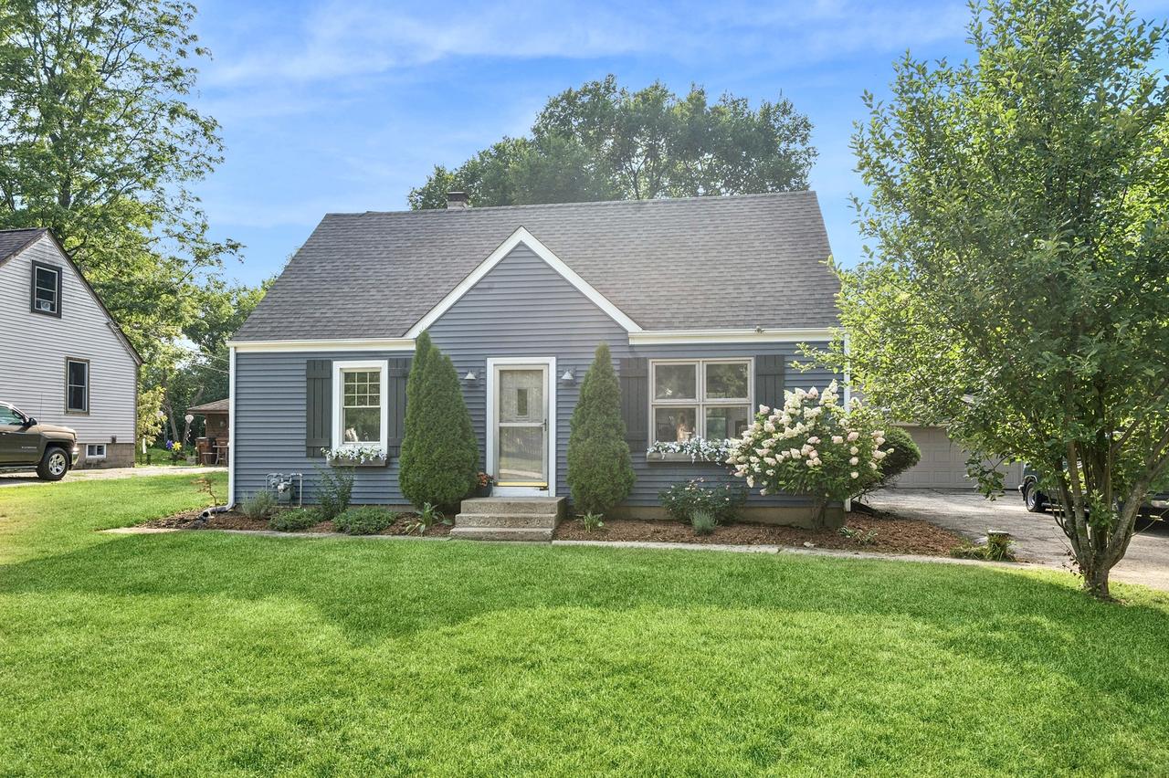 1N016 Woods Ave., Wheaton, IL 60187