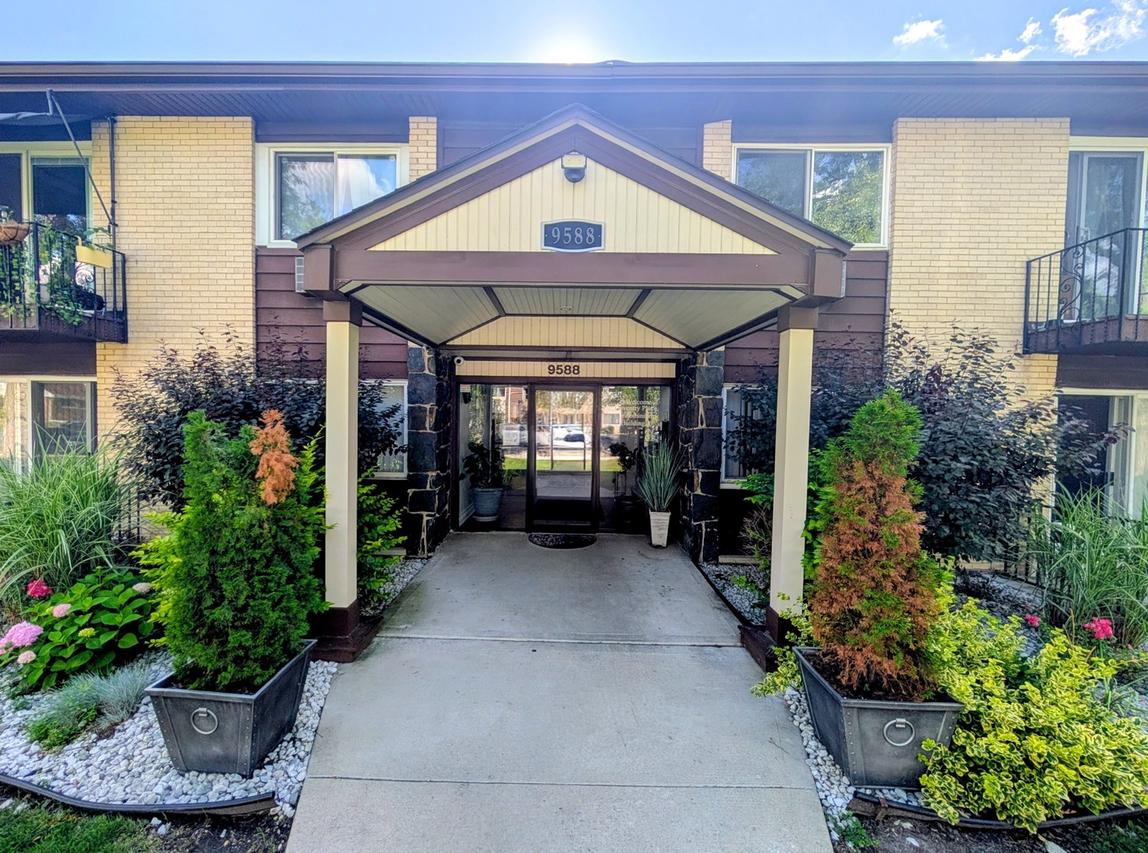 9588 Terrace Pl. #1F, Des Plaines, IL 60016