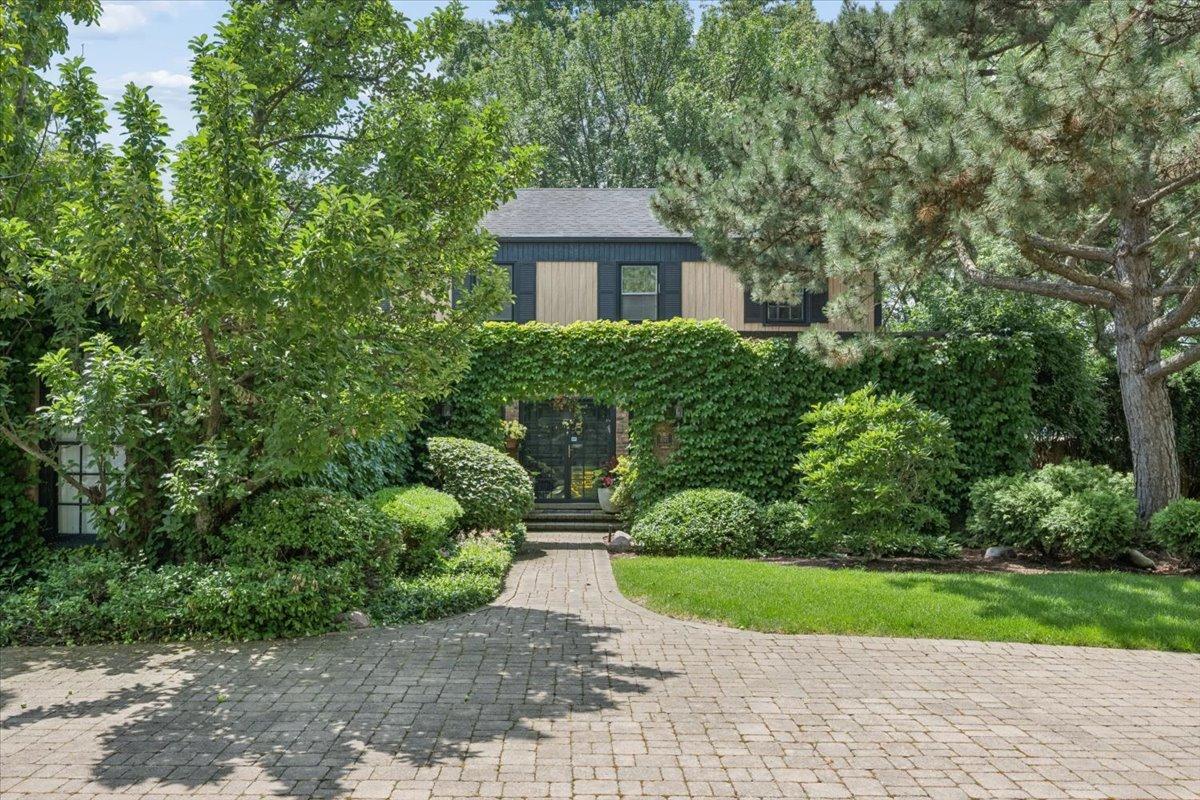 1075 North Ave., Deerfield, IL 60015