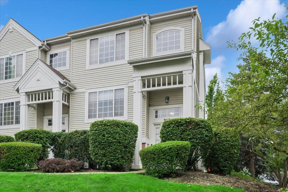 218 Polo Club Dr., Glendale Heights, IL 60139