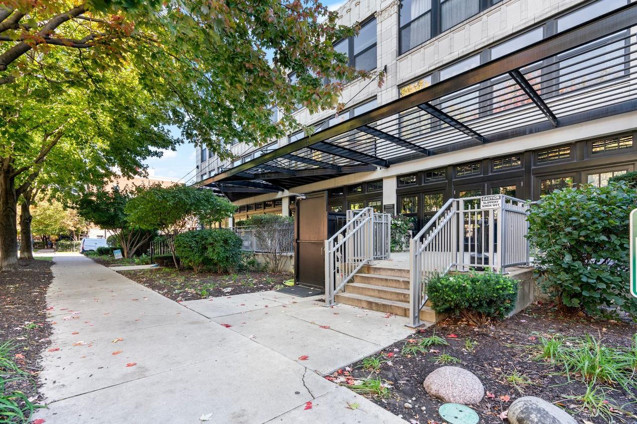 1001 W 15th St. #318, Chicago, IL 60608