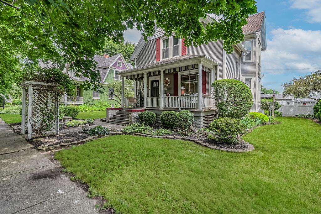 206 N Pine St., Momence, IL 60954
