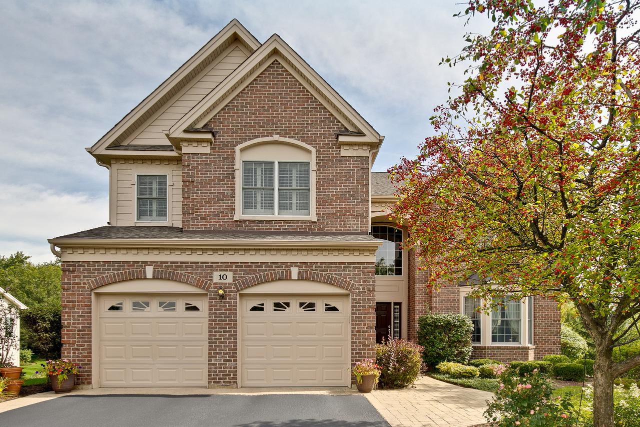 10 Eagle Ridge Dr., Hawthorn Woods, IL 60047