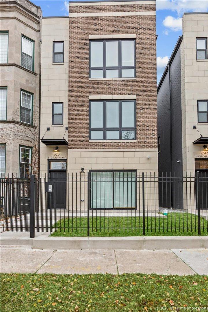 4934 S Champlain Ave., Chicago, IL 60615