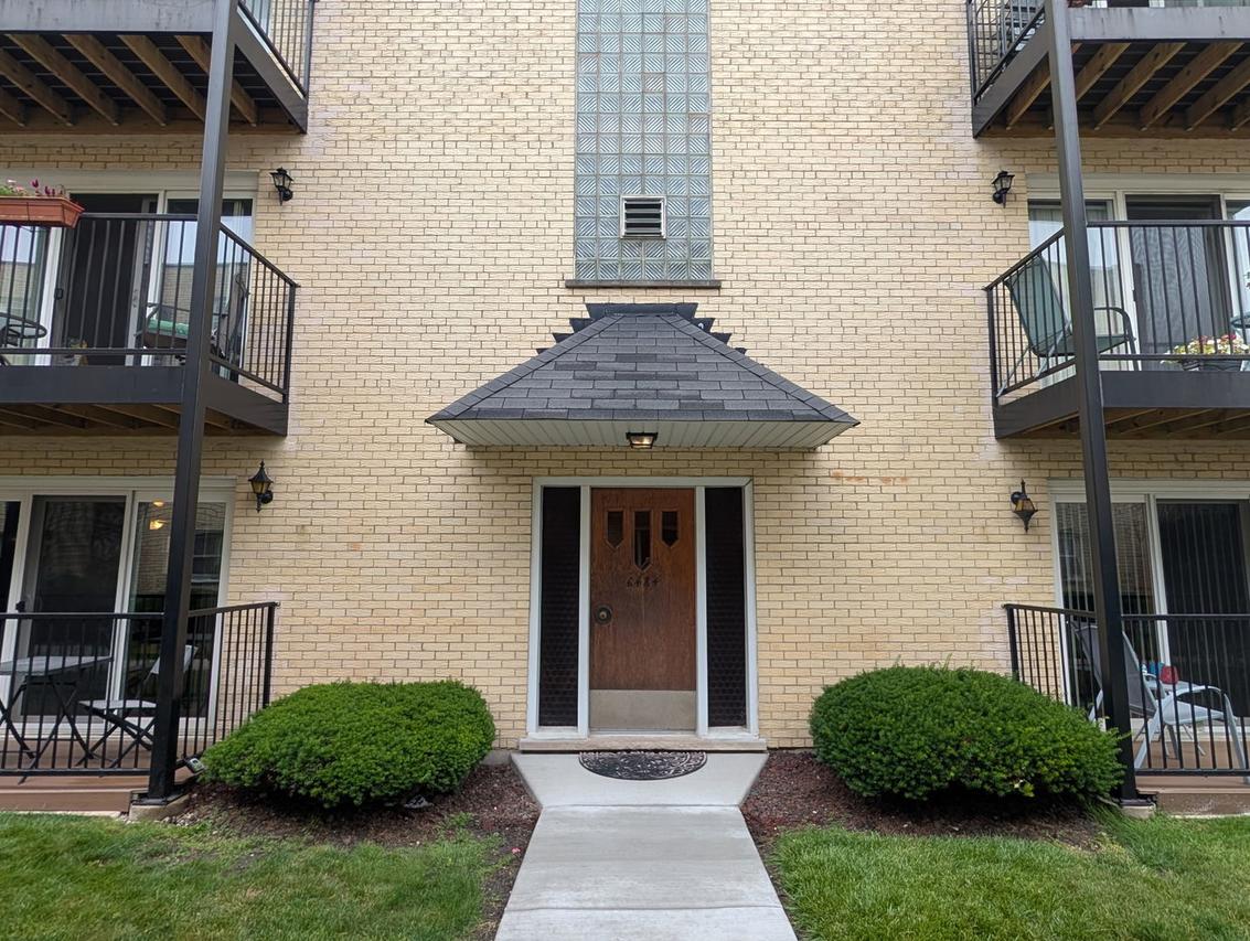 6484 N Northwest Hwy. #7, Chicago, IL 60631