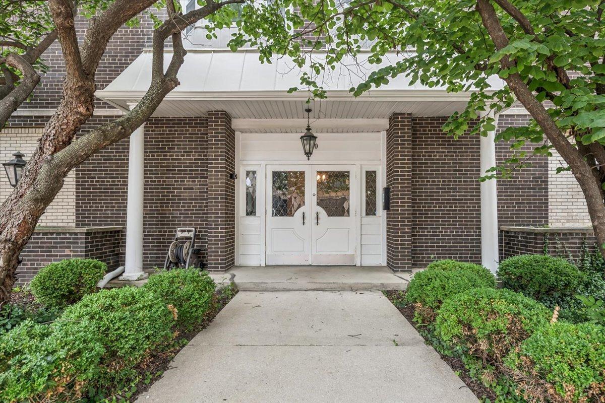 150 S Oak Park Ave. #201, Oak Park, IL 60302