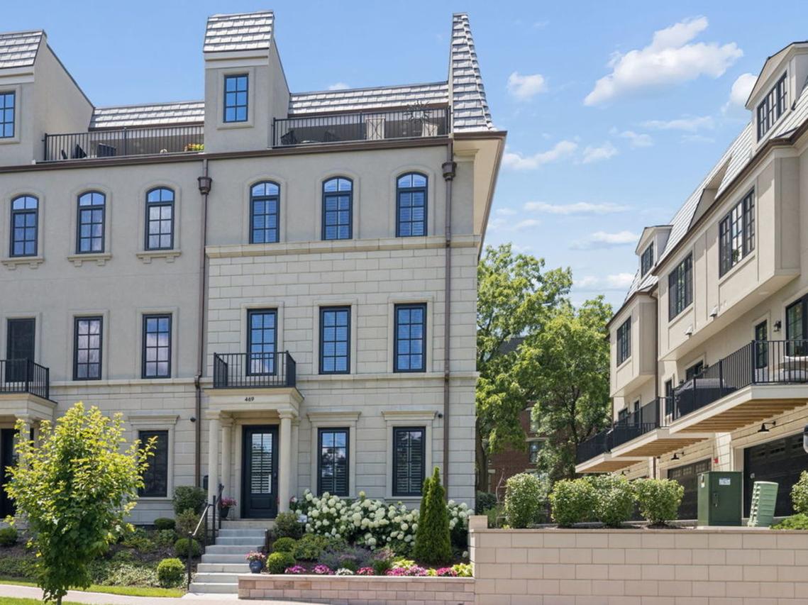 469 Aurora Ave., Naperville, IL 60540
