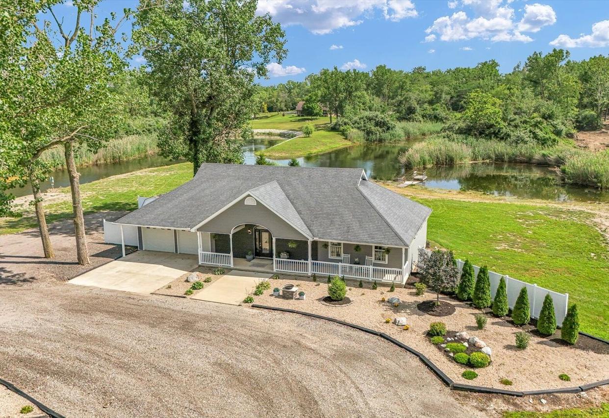 2 Wayman Canyon Rd., Oakwood, IL 61858