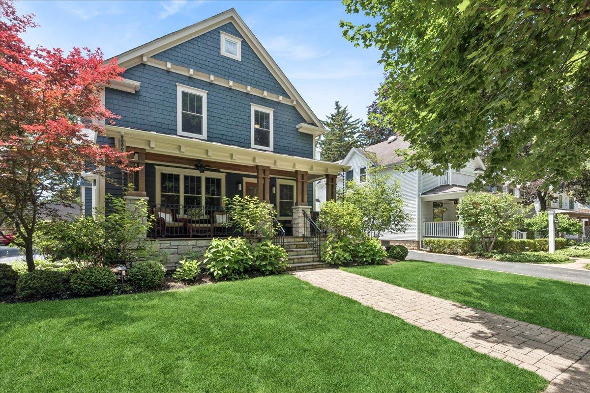 307 Elm Ct., Libertyville, IL 60048