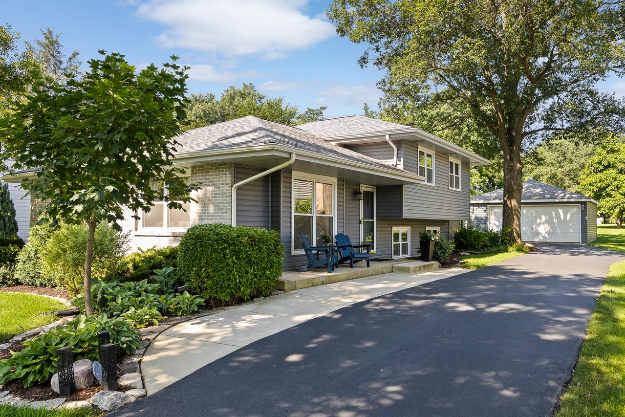 4600 Roslyn Rd., Downers Grove, IL 60515