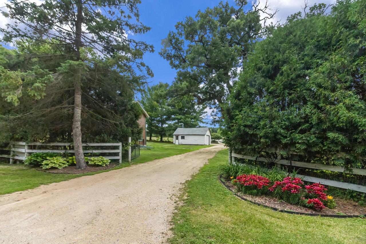 19104 Crowley Rd., Harvard, IL 60033