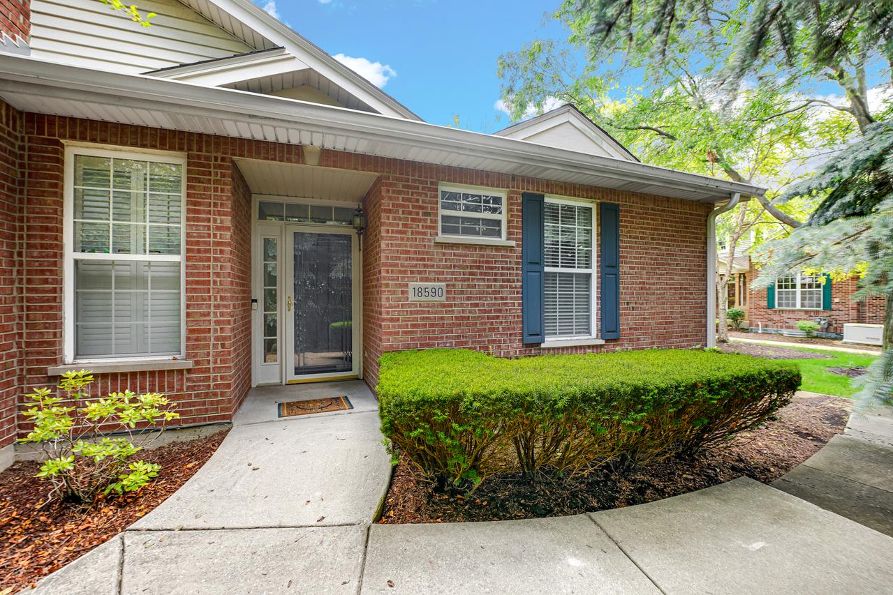18590 W Point Dr., Tinley Park, IL 60477