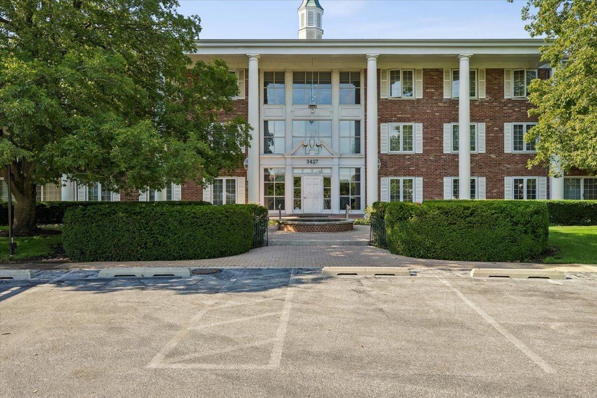 3427 Vollmer Rd. #303, Flossmoor, IL 60422