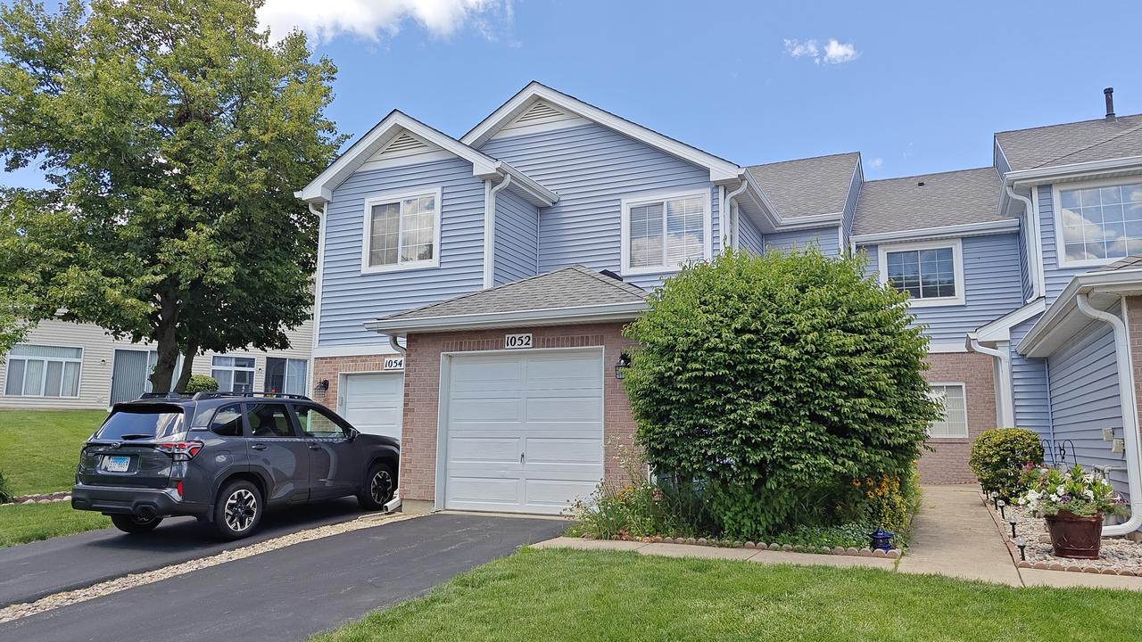 1052 Hinswood Dr., Darien, IL 60561