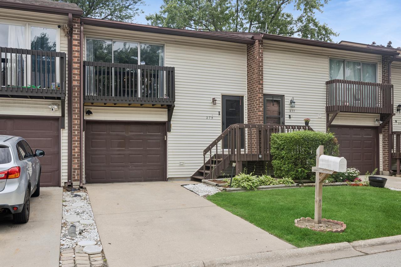 275 Old Elm Dr., Bolingbrook, IL 60440