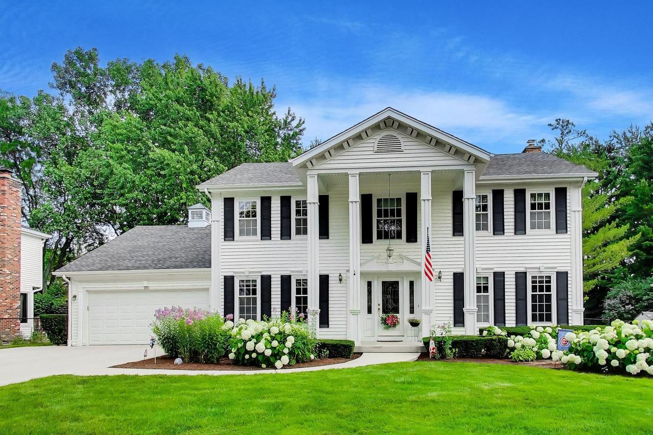 916 S Dymond Rd., Libertyville, IL 60048
