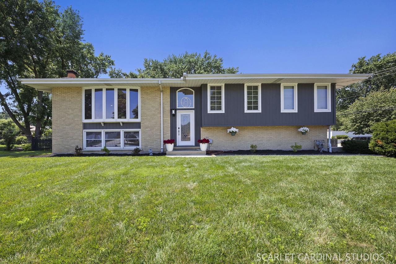 560 Lincoln St., Roselle, IL 60172