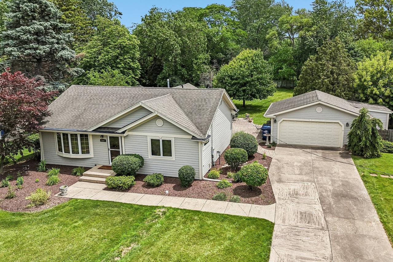 1607 Short Ter., Des Plaines, IL 60018