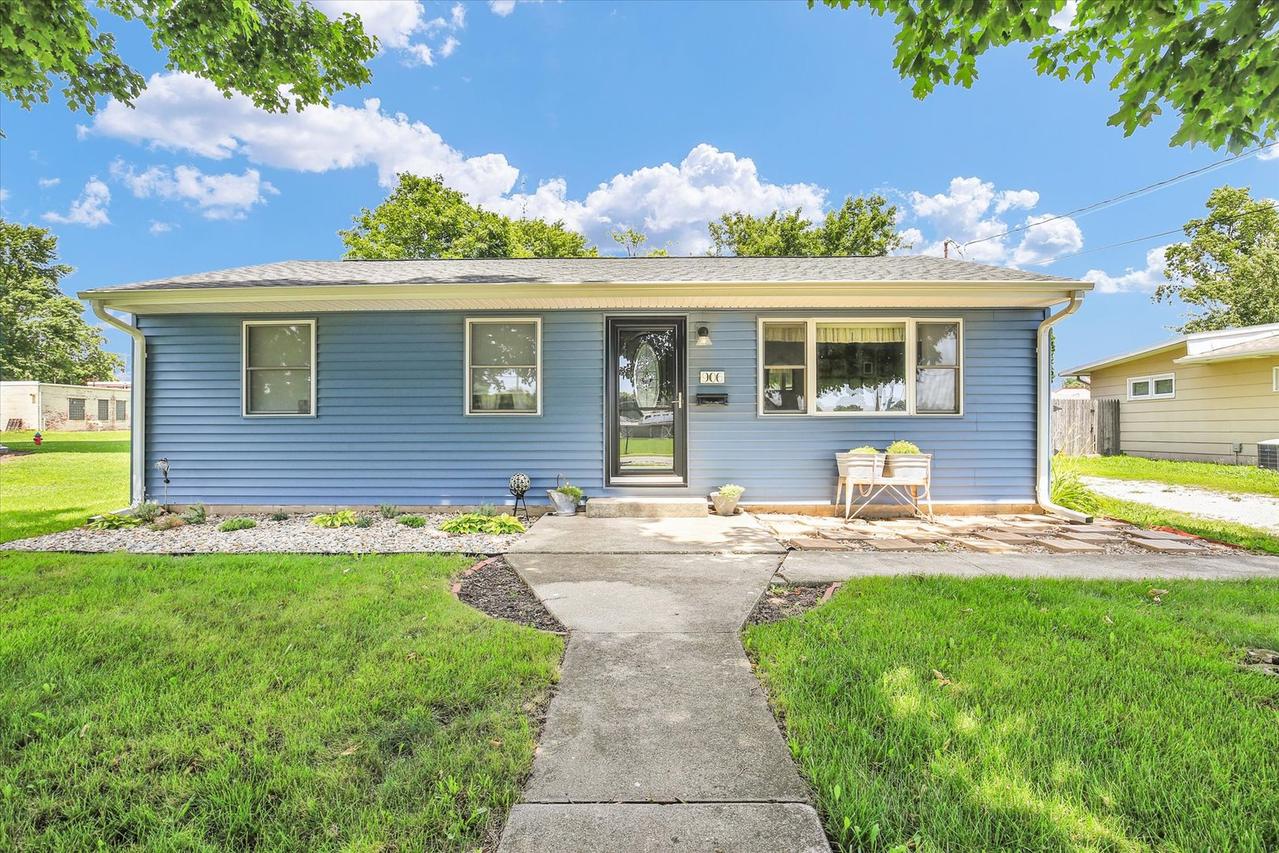 906 E Daggy St., Tuscola, IL 61953