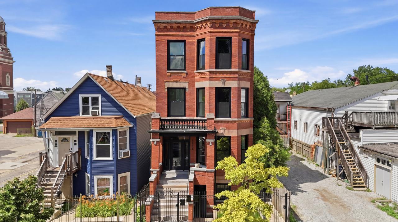 3608 W Wolfram St., Chicago, IL 60618