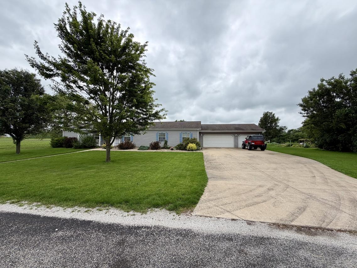 802 North St., Chenoa, IL 61726