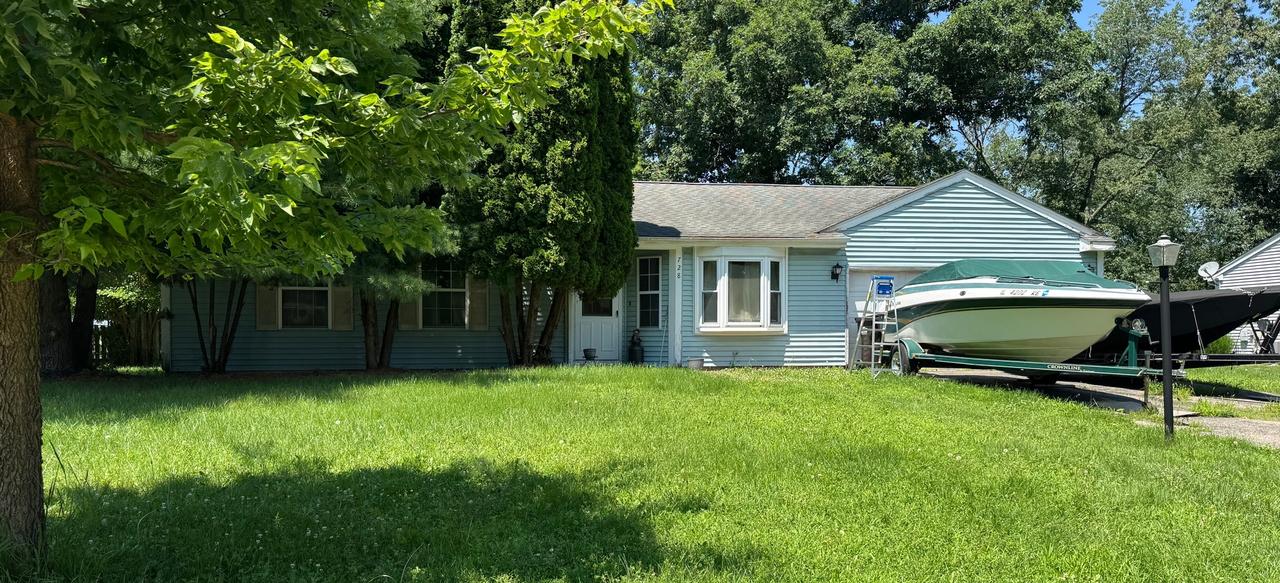 728 Nottingham Ct., Island Lake, IL 60042