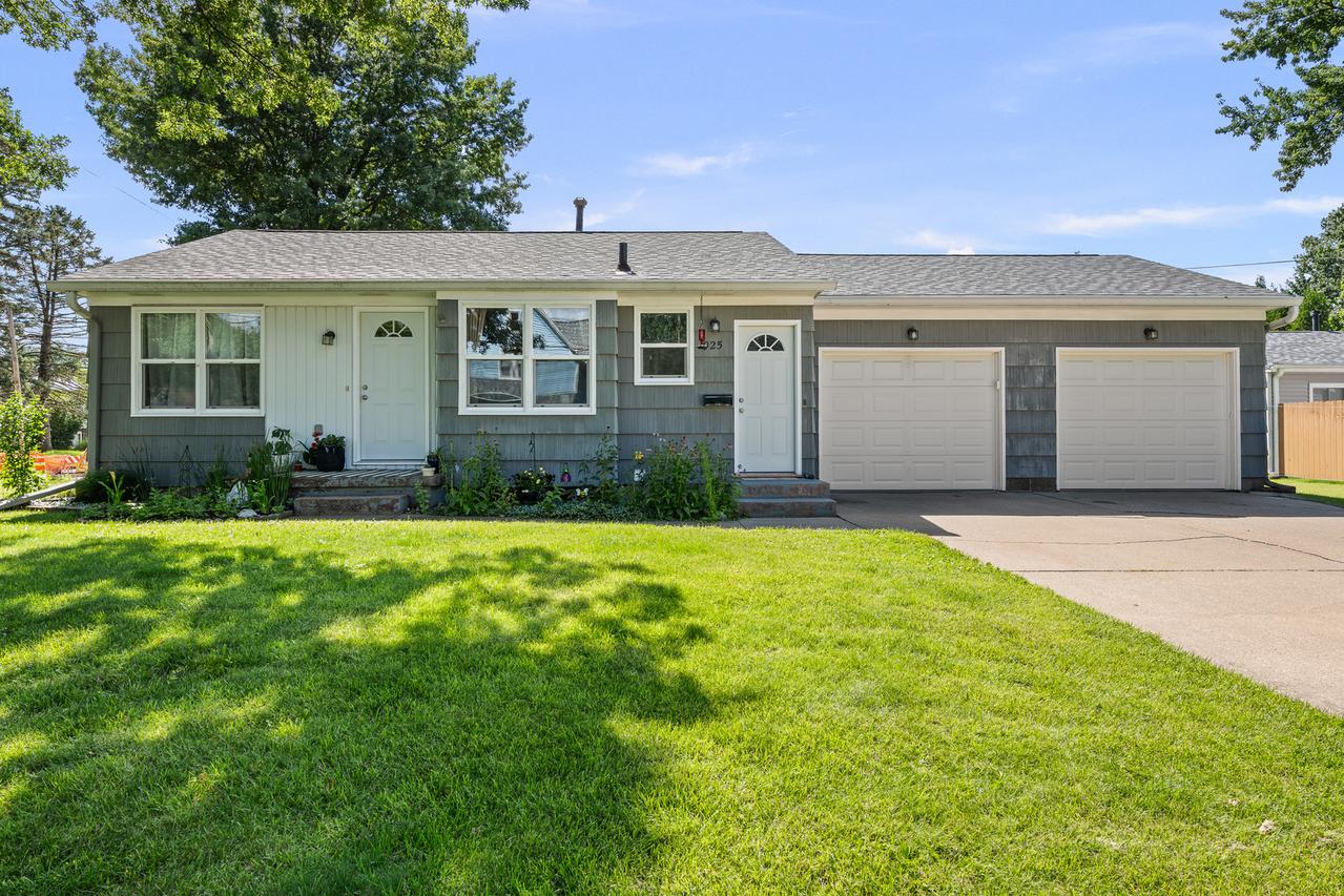 925 42nd St., Moline, IL 61265
