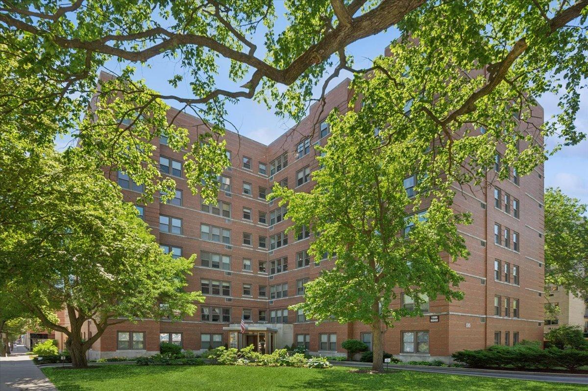 1585 Ridge Ave. #309, Evanston, IL 60201