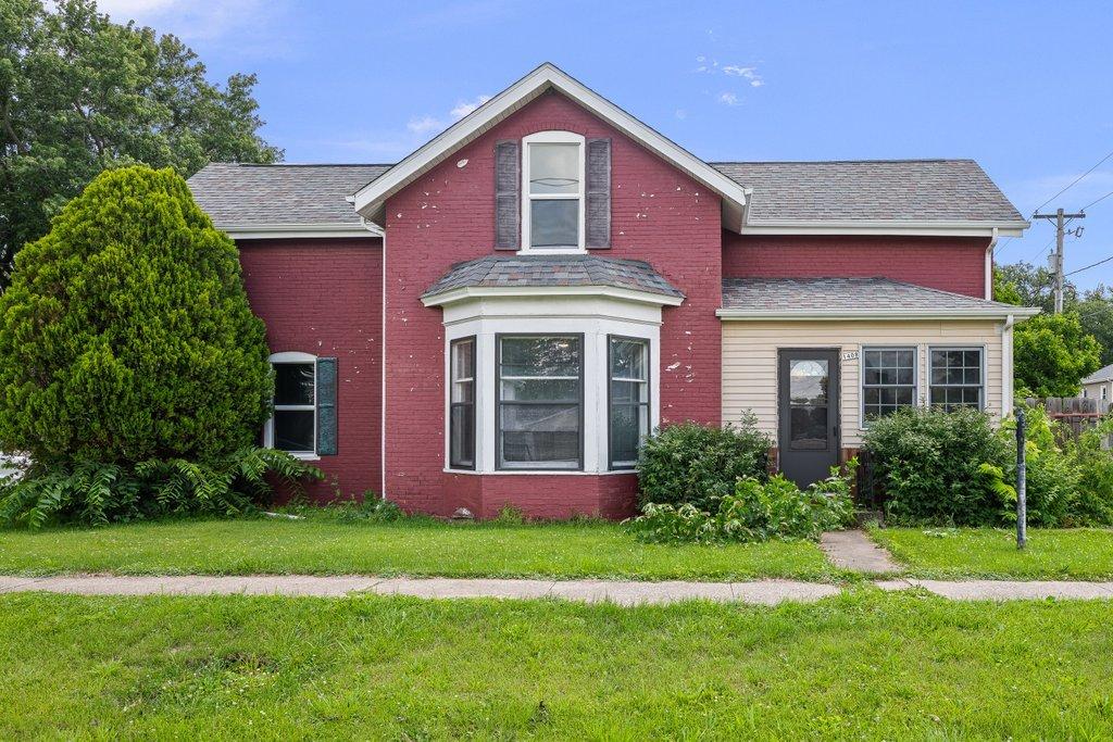 1408 13th St., Viola, IL 61486