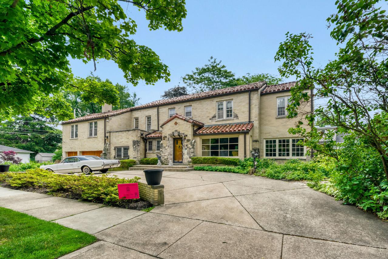 9101 S Hoyne Ave., Chicago, IL 60643