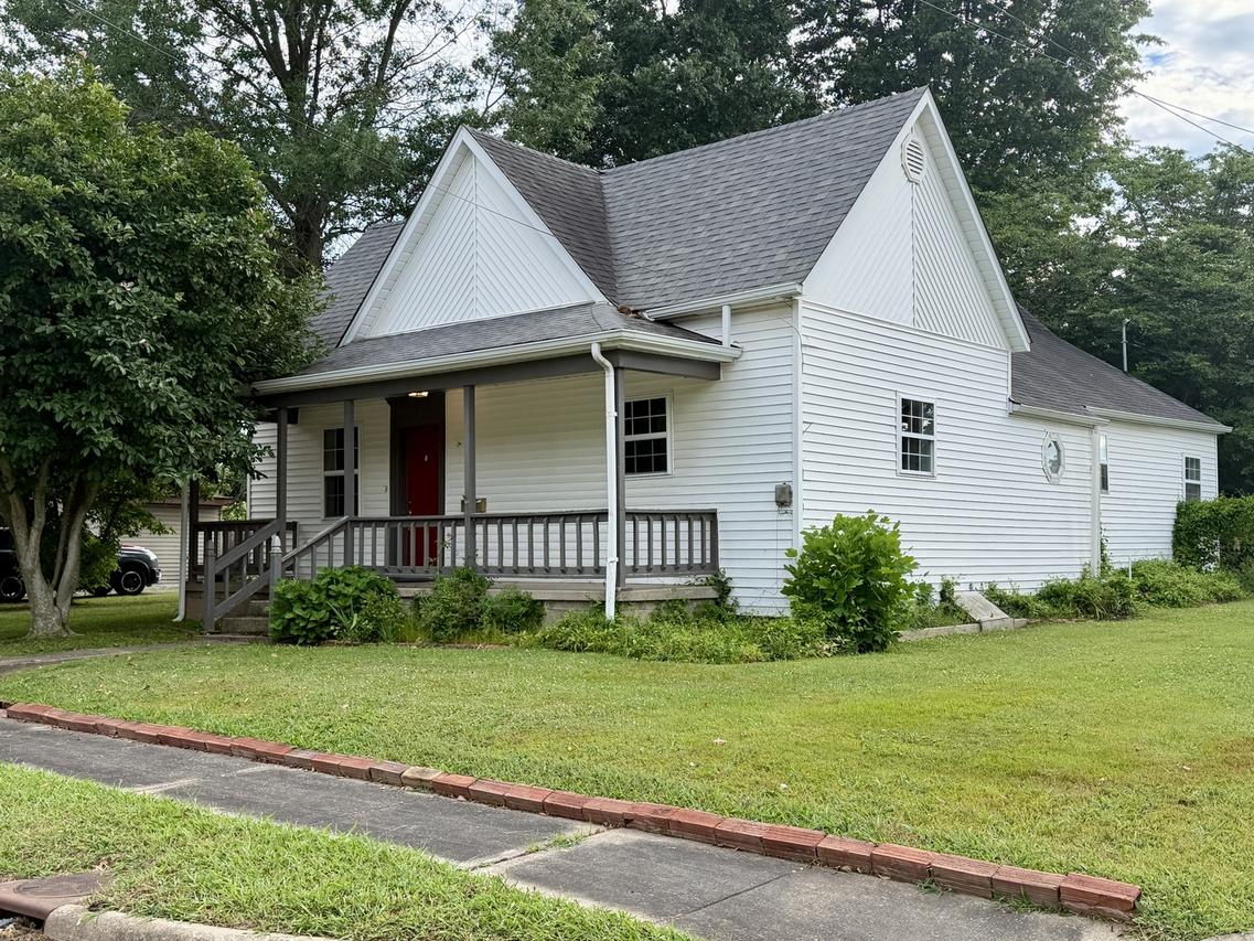 621 N 29th St., Herrin, IL 62946