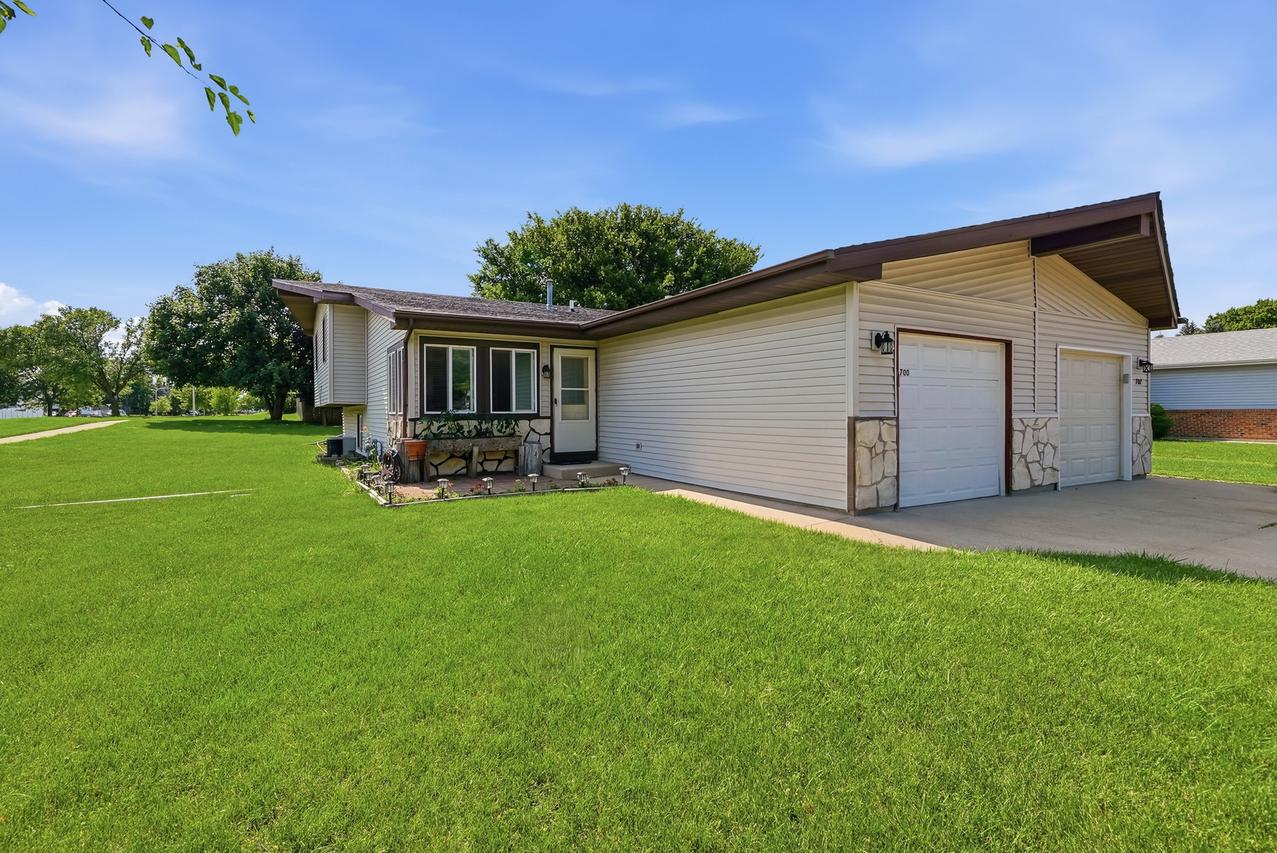 700 Michigan Ave., South Elgin, IL 60177