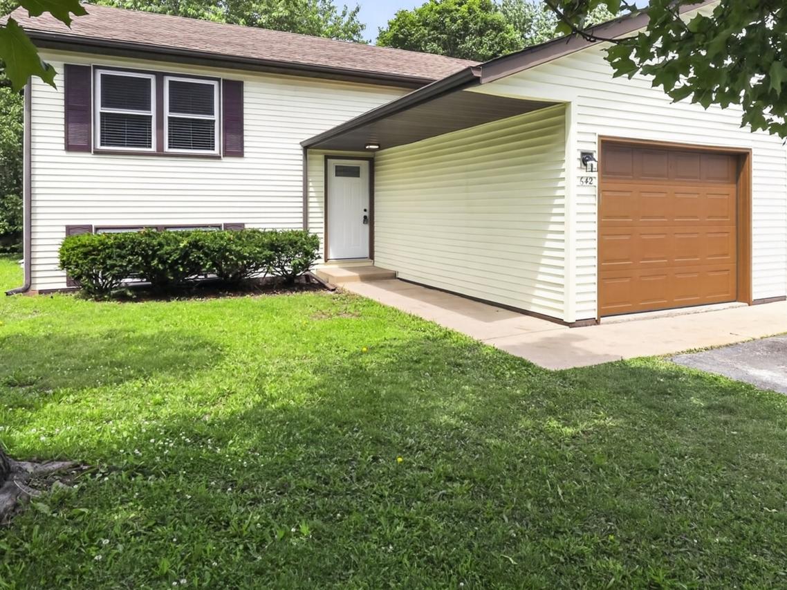 642 Swan Dr., Grayslake, IL 60030