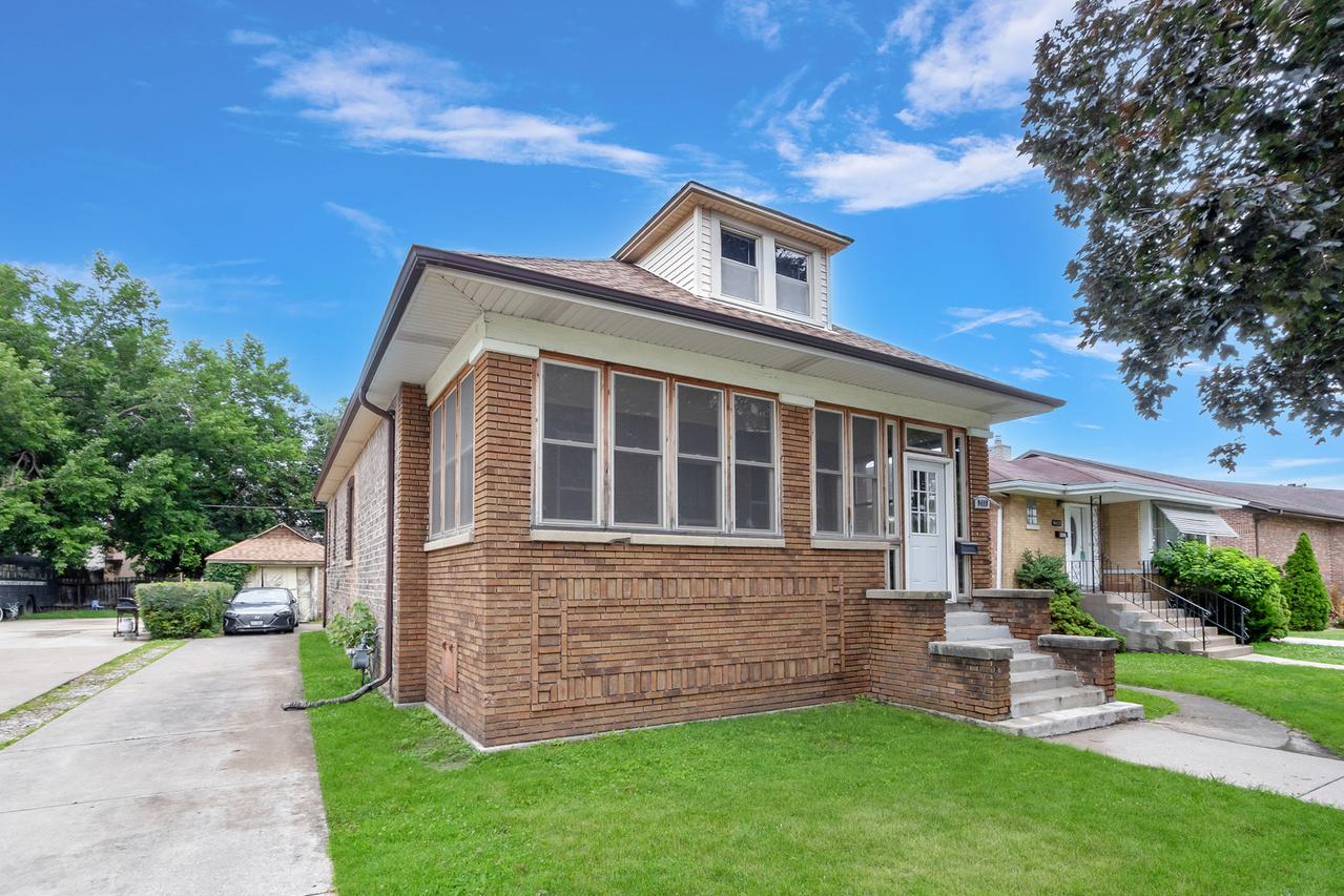9419 S 54th Ave., Oak Lawn, IL 60453
