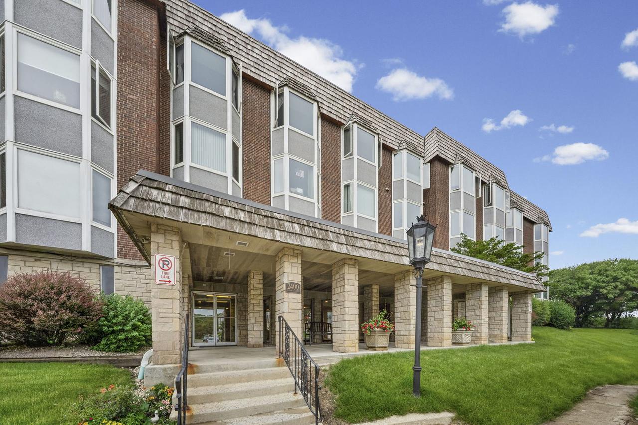 2400 Archbury Dr. #2E, Park Ridge, IL 60068