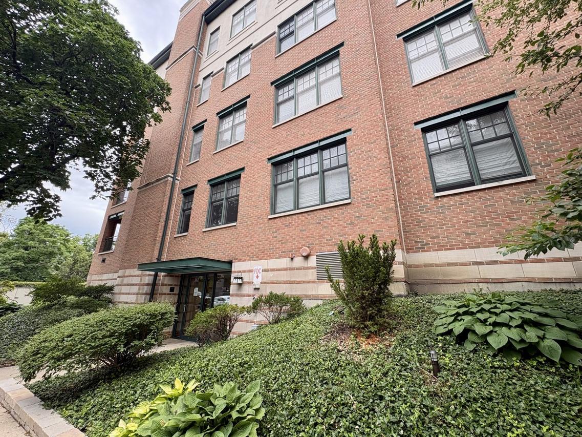 140 N Euclid Ave. #407, Oak Park, IL 60302