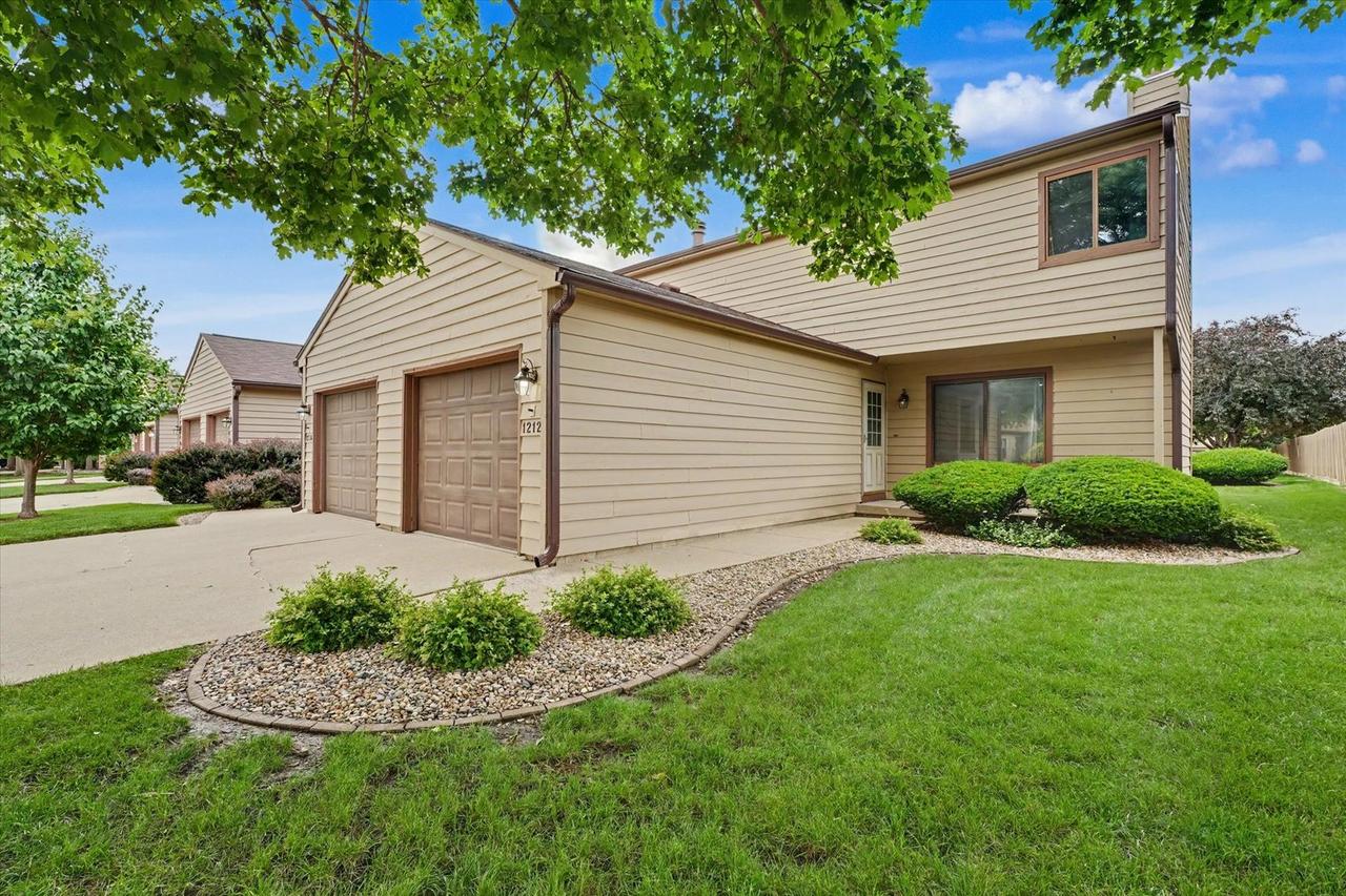 1212 Lancaster Dr., Champaign, IL 61821