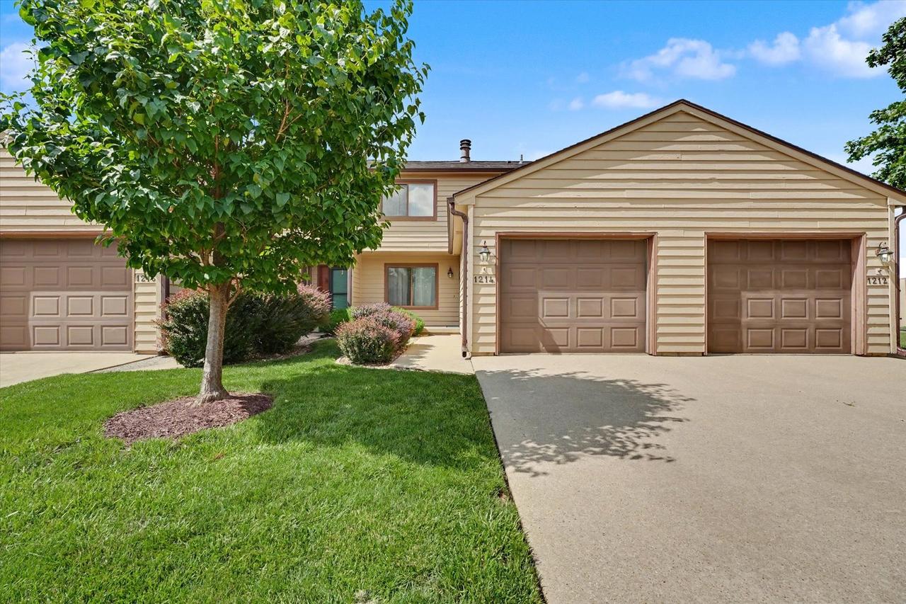 1214 Lancaster Dr., Champaign, IL 61821