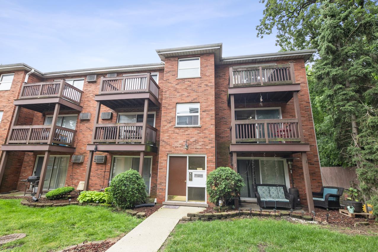 14840 Ketelaar Dr. #2W, Midlothian, IL 60445