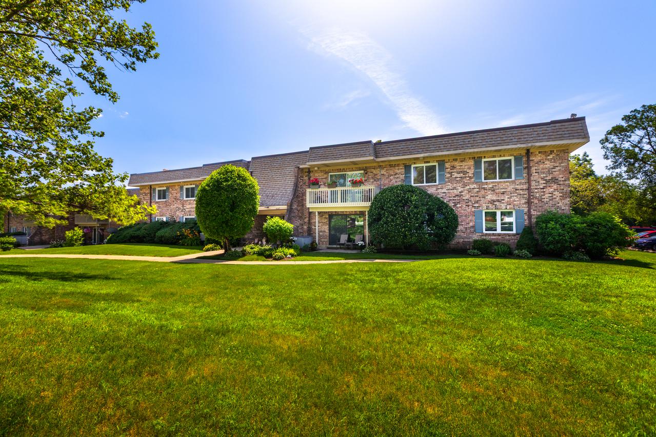 6S080 Park Meadow Dr. #9F, Naperville, IL 60540