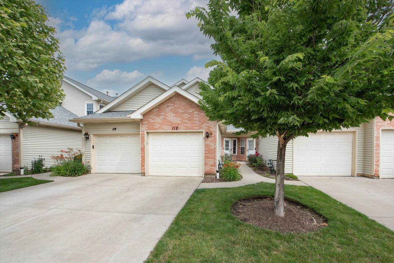 112 Golfview Dr., Glendale Heights, IL 60139