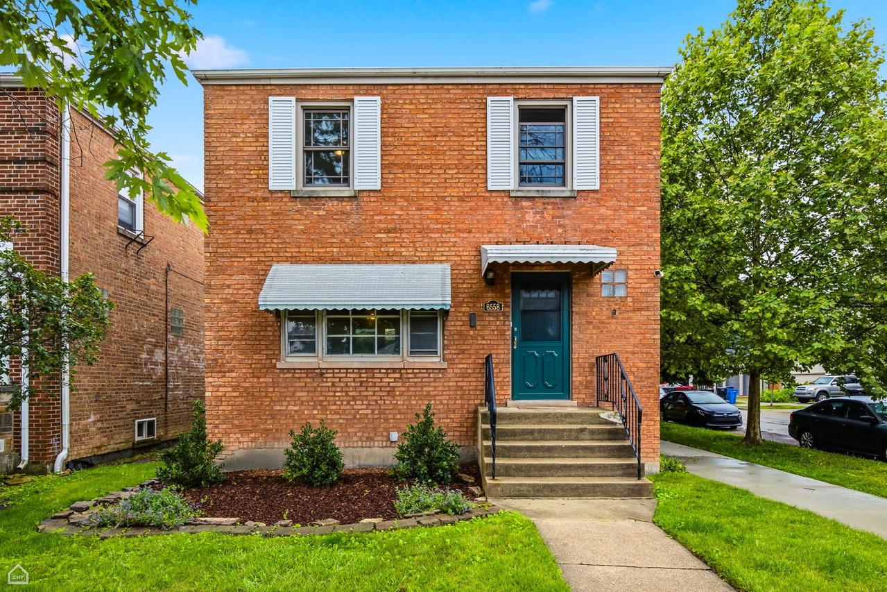 6558 N Troy St., Chicago, IL 60645
