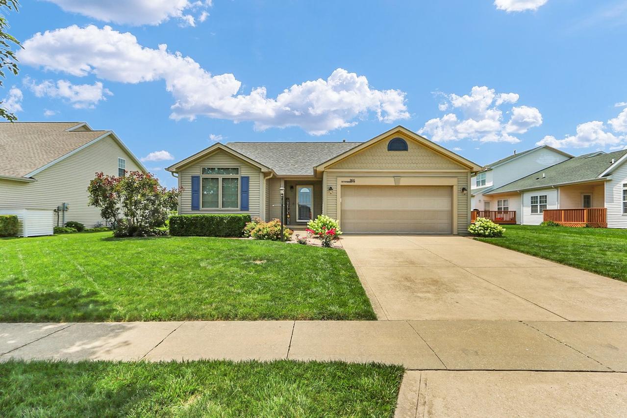 905 Bluegrass Ln., Champaign, IL 61822