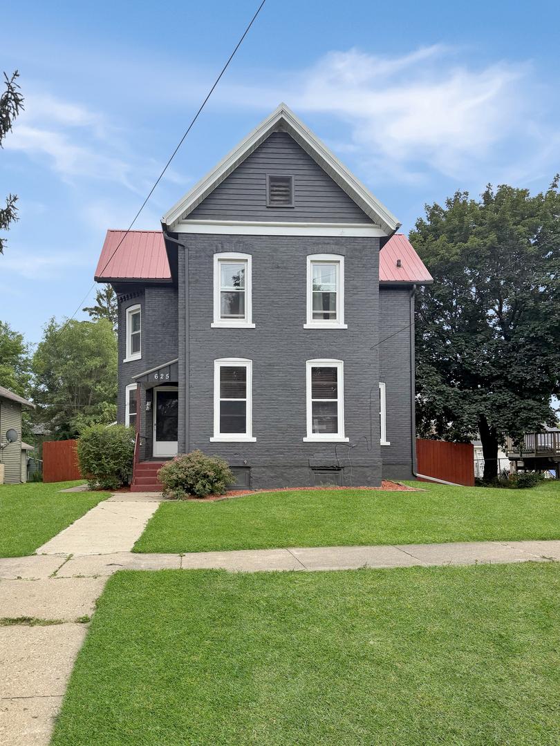 625 W Ringold St., Freeport, IL 61032