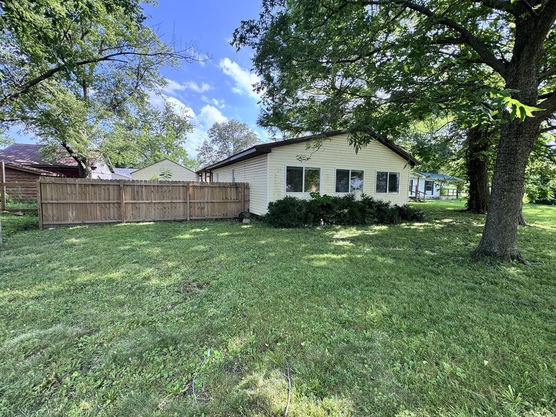 203 W Poplar St., Odin, IL 62870