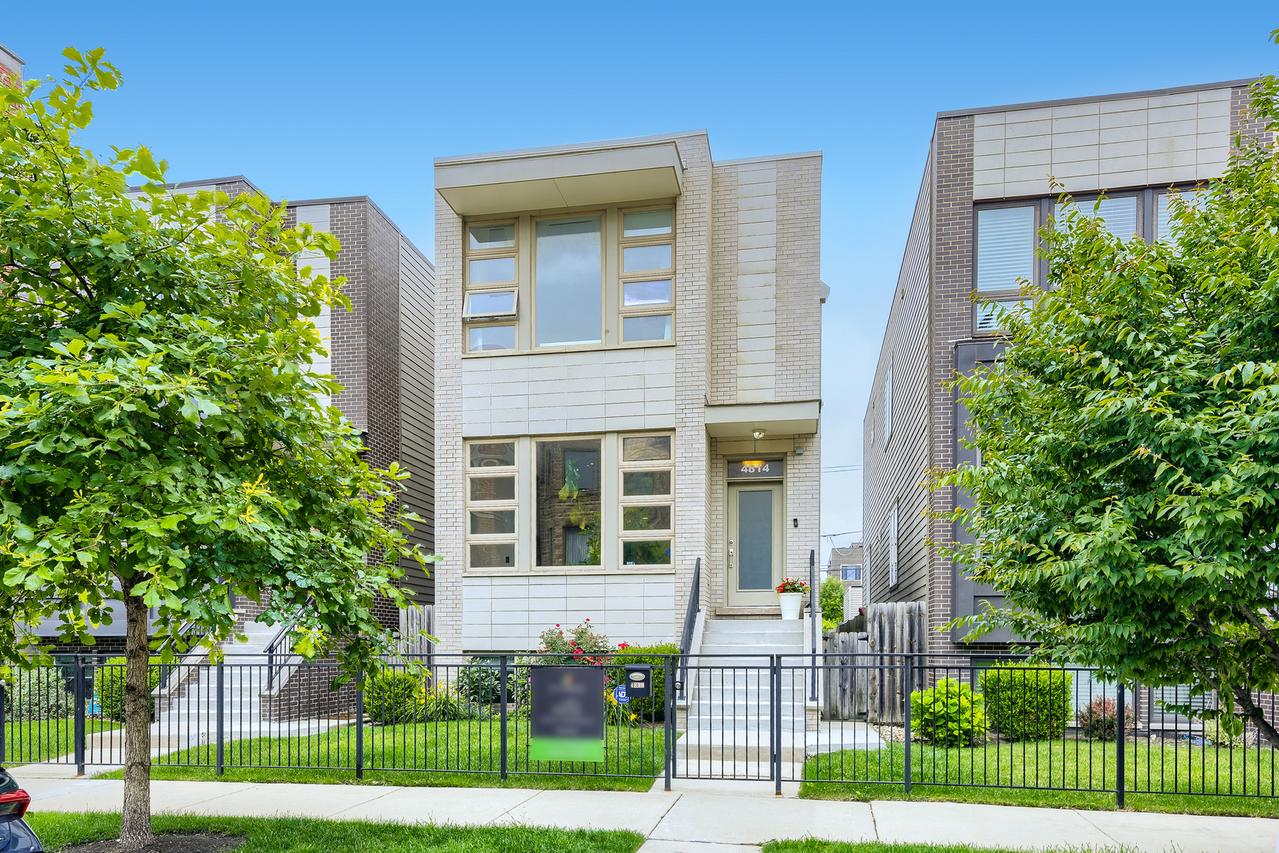 4814 S Champlain Ave., Chicago, IL 60615