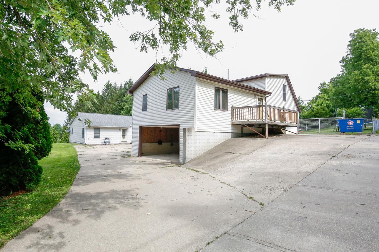 910 Stony Point Rd., Dixon, IL 61021