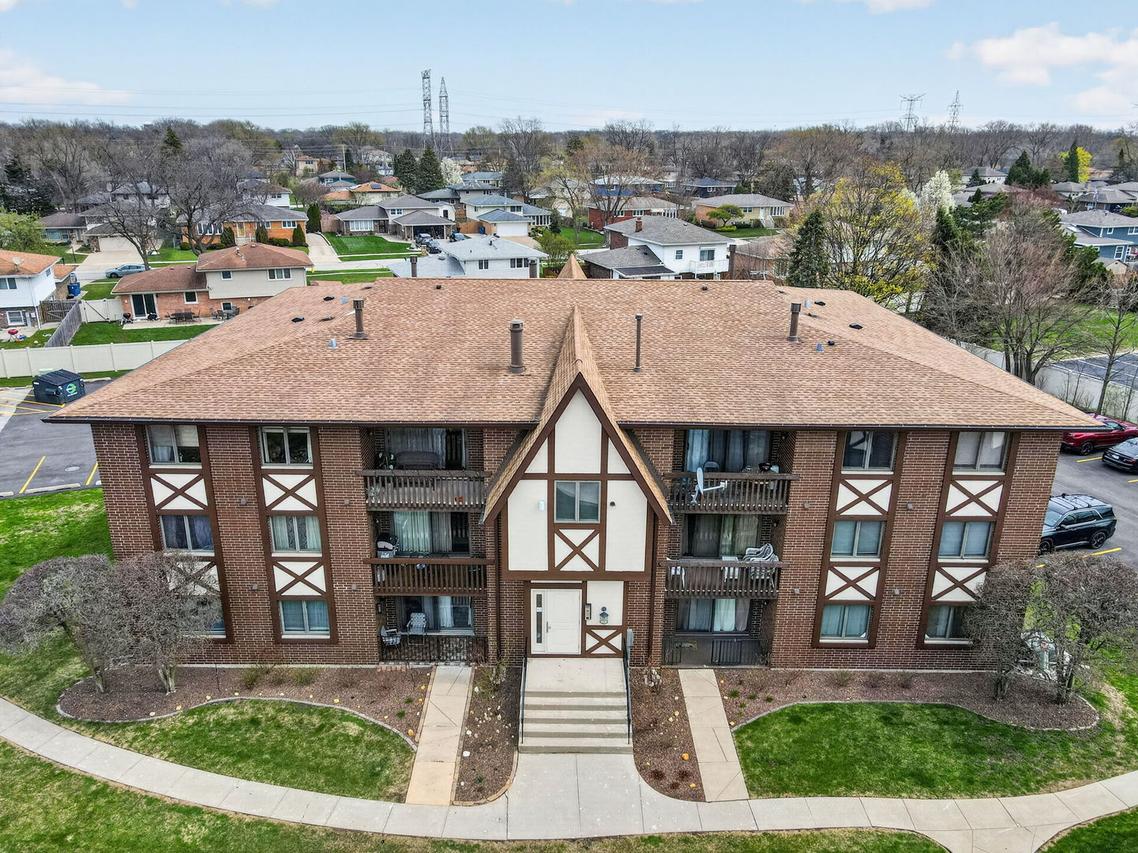 10571 Palos Pl. #B, Palos Hills, IL 60465