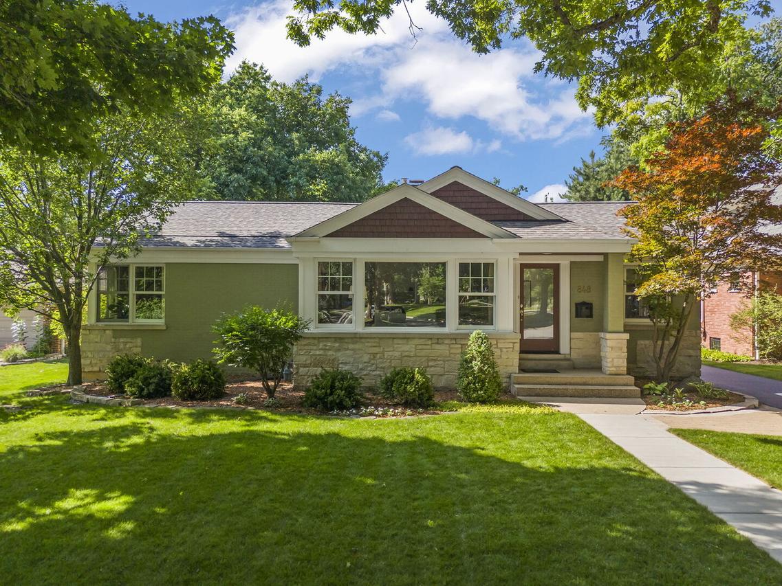 848 Woodland Dr., Glen Ellyn, IL 60137