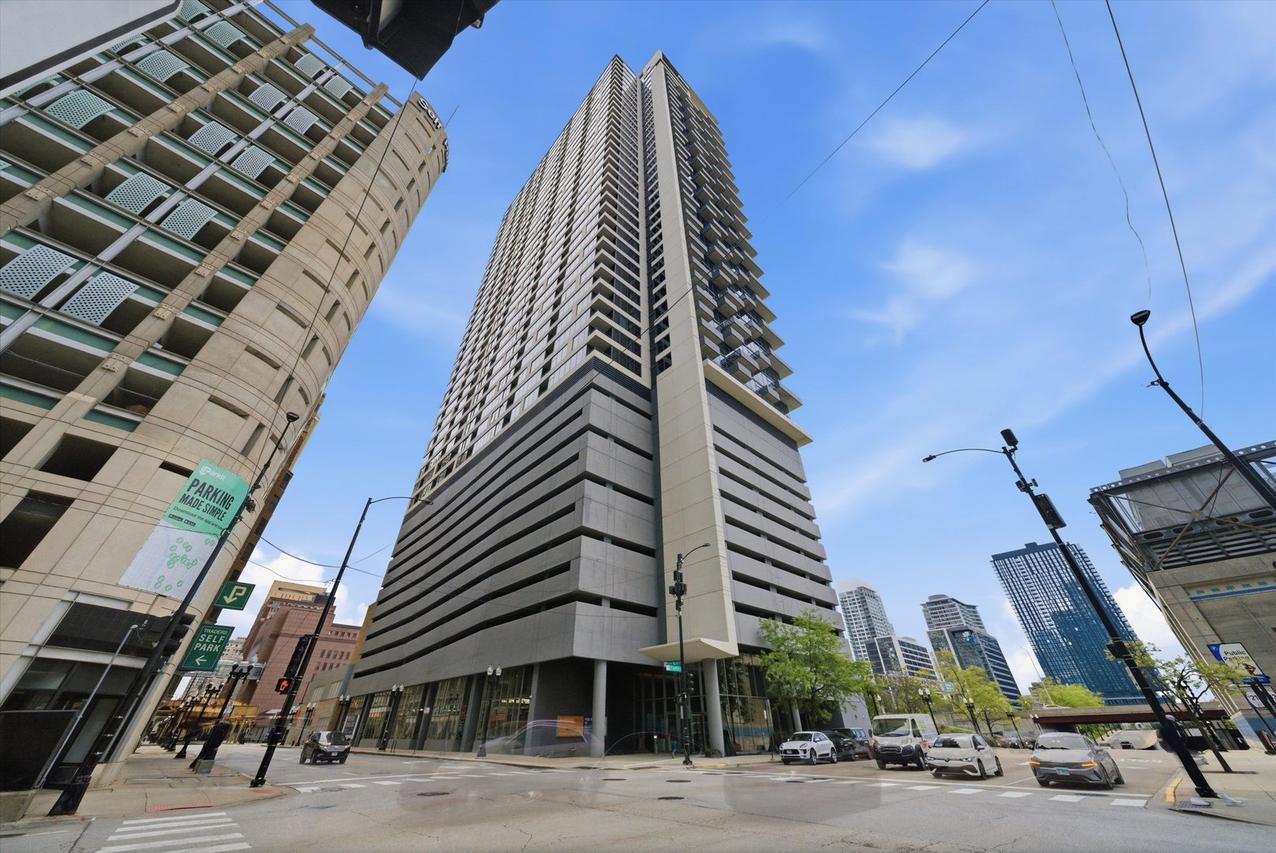 235 W Van Buren St. #P-86, Chicago, IL 60607